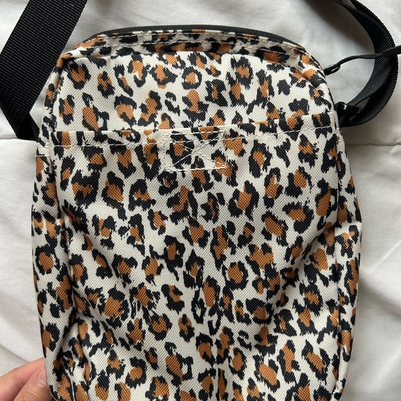 Nike cheetah print crossbody bag - Picture 2 of 2